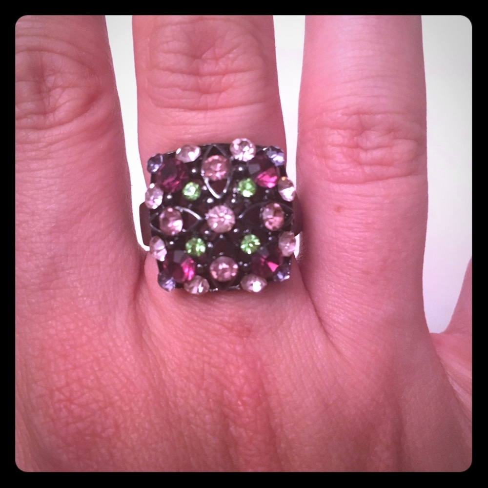 Colorful ring